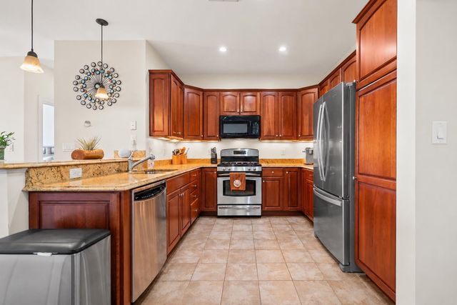 52 Main St Apt 402, Nashua, NH 03064