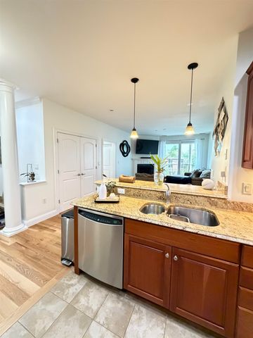52 Main St Apt 402, Nashua, NH 03064