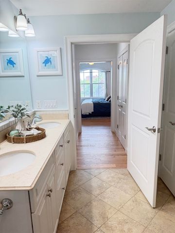 52 Main St Apt 402, Nashua, NH 03064