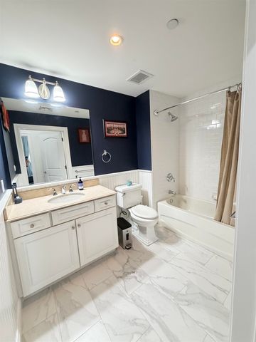 52 Main St Apt 402, Nashua, NH 03064