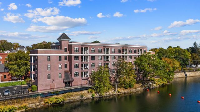 52 Main St Apt 402, Nashua, NH 03064