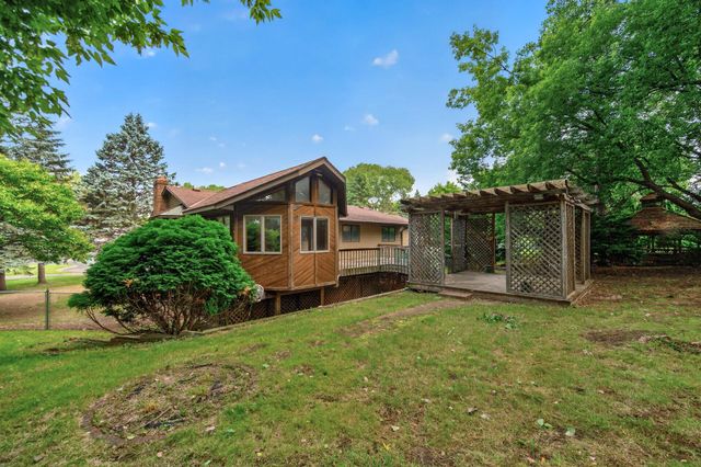 888 Nina Court, Mendota Heights, MN 55118