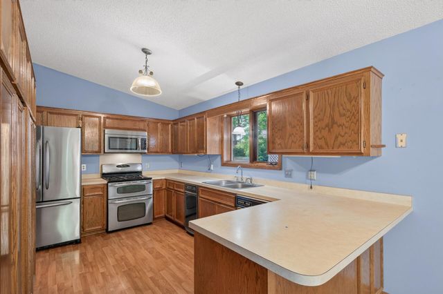 888 Nina Court, Mendota Heights, MN 55118