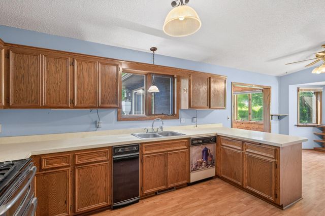 888 Nina Court, Mendota Heights, MN 55118