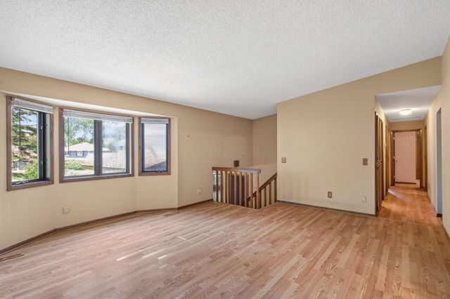 888 Nina Court, Mendota Heights, MN 55118