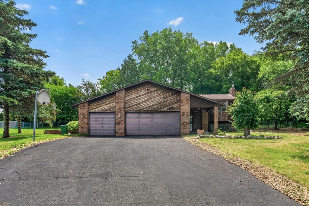 888 Nina Court, Mendota Heights, MN 55118
