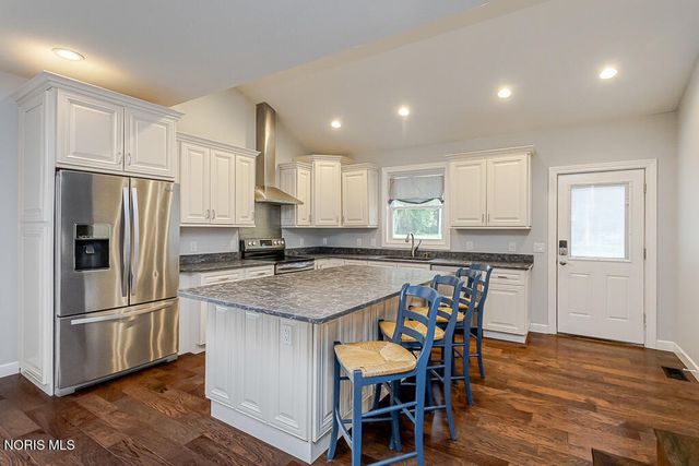 24269 W Second Street, Grand Rapids, OH 43522