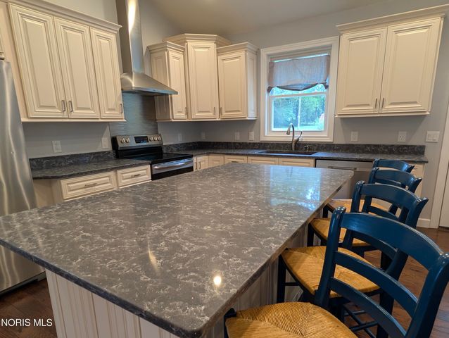 24269 W Second Street, Grand Rapids, OH 43522