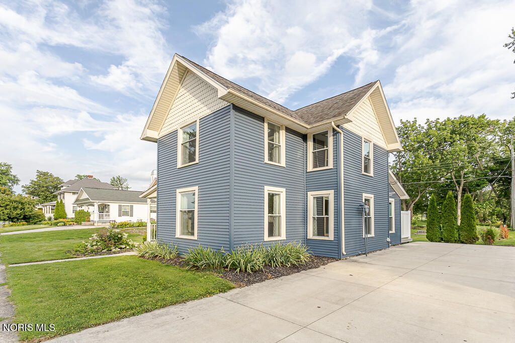24269 W Second Street, Grand Rapids, OH 43522