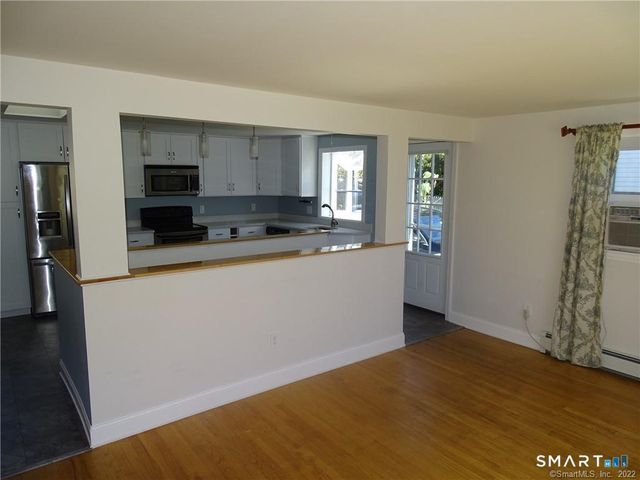 15 Bayshore Drive, New London, CT 06320