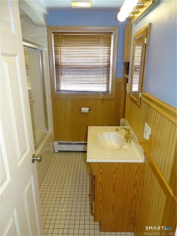 15 Bayshore Drive, New London, CT 06320
