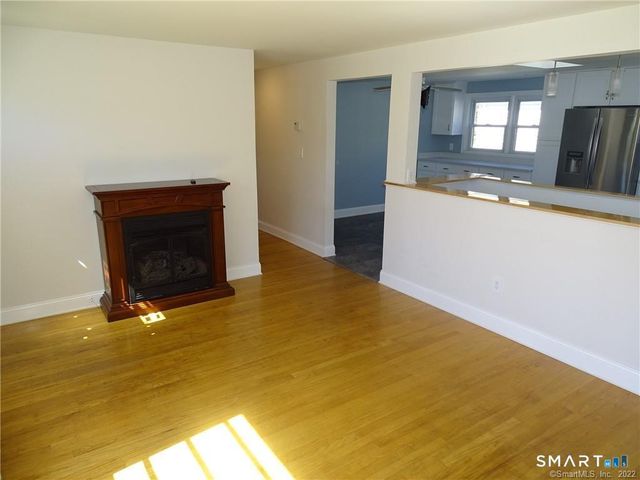 15 Bayshore Drive, New London, CT 06320