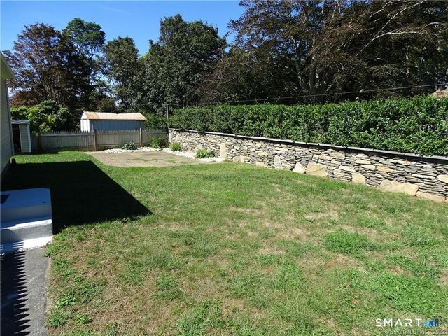 15 Bayshore Drive, New London, CT 06320