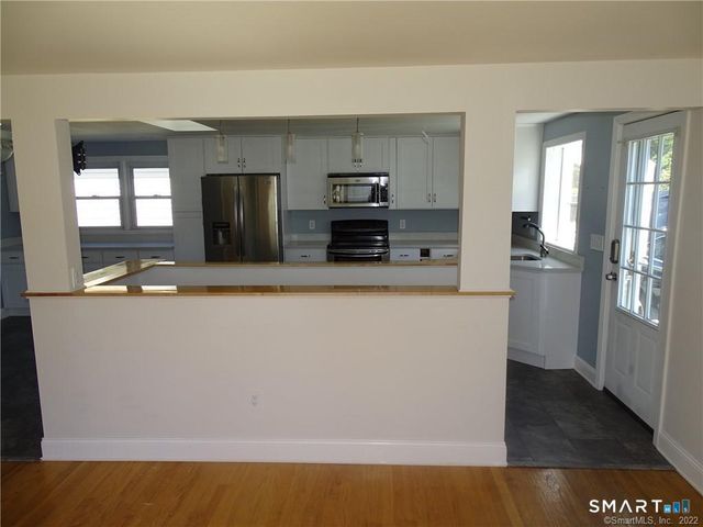 15 Bayshore Drive, New London, CT 06320