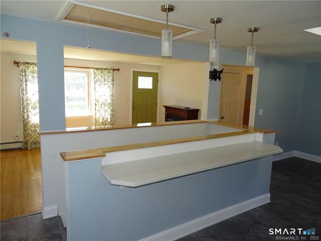 15 Bayshore Drive, New London, CT 06320