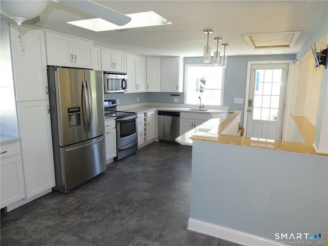 15 Bayshore Drive, New London, CT 06320