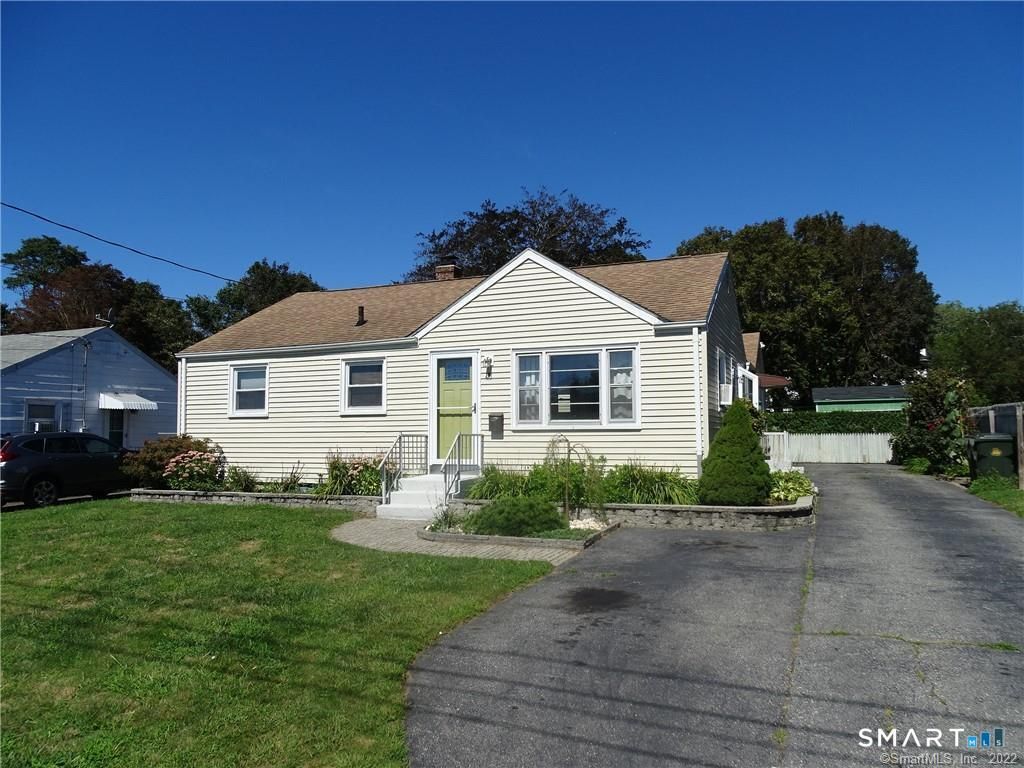 15 Bayshore Drive, New London, CT 06320