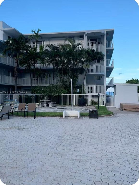 1480 S Ocean Blvd Apt 218, Lauderdale By The Sea, FL 33062