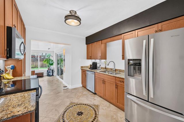 4670 NE 4TH Avenue, Oakland Park, FL 33334