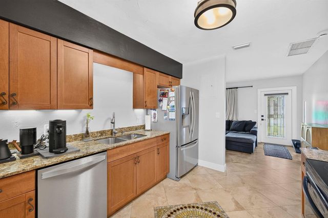 4670 NE 4TH Avenue, Oakland Park, FL 33334