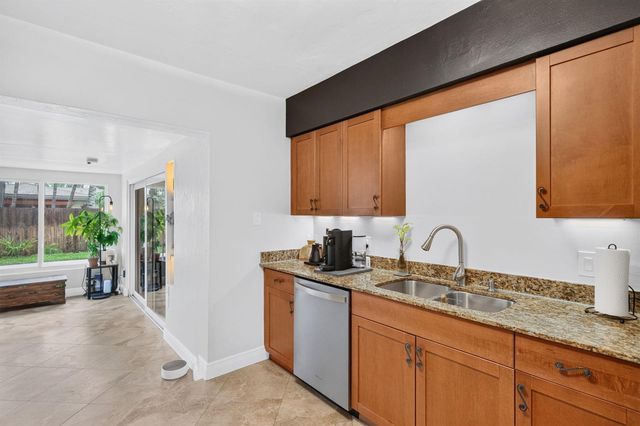 4670 NE 4TH Avenue, Oakland Park, FL 33334