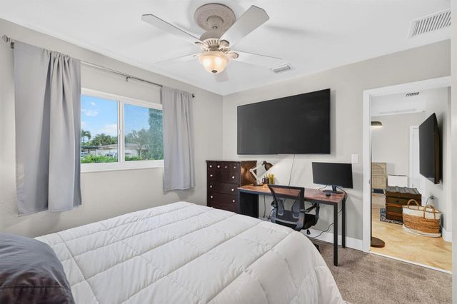 4670 NE 4TH Avenue, Oakland Park, FL 33334