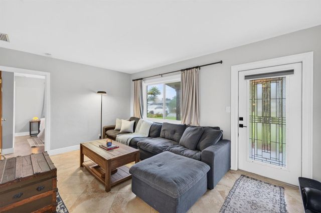 4670 NE 4TH Avenue, Oakland Park, FL 33334