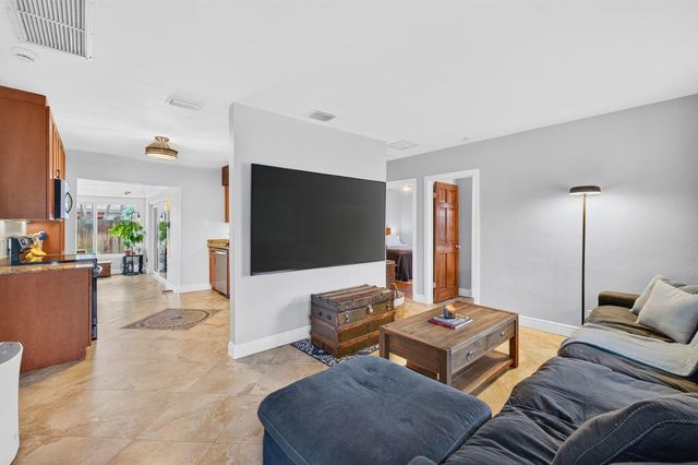 4670 NE 4TH Avenue, Oakland Park, FL 33334