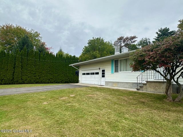 1 and 3 Oak Hill Drive, Halfmoon, NY 12065