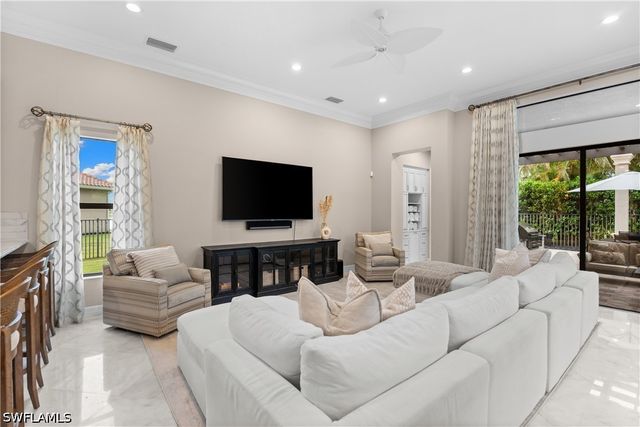 3999 Bering CT, Naples, FL 34119