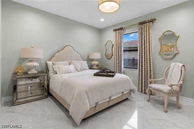 3999 Bering CT, Naples, FL 34119