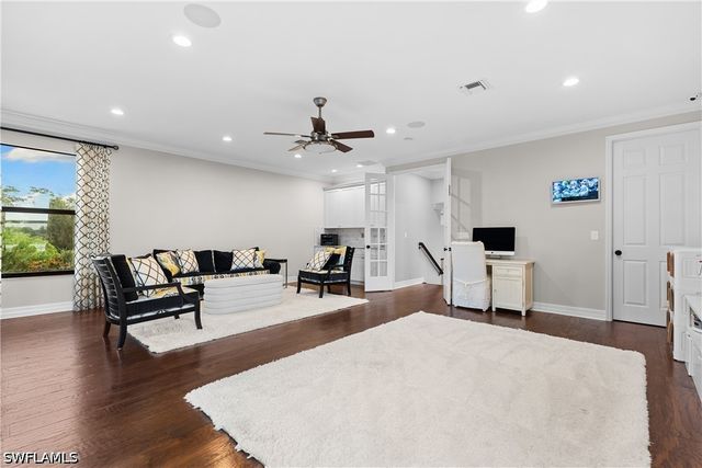 3999 Bering CT, Naples, FL 34119