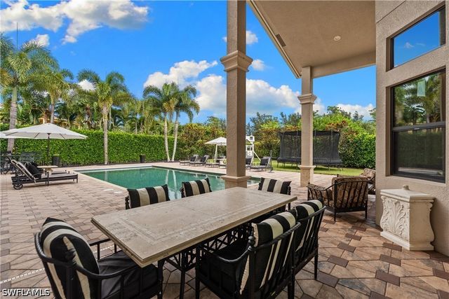 3999 Bering CT, Naples, FL 34119