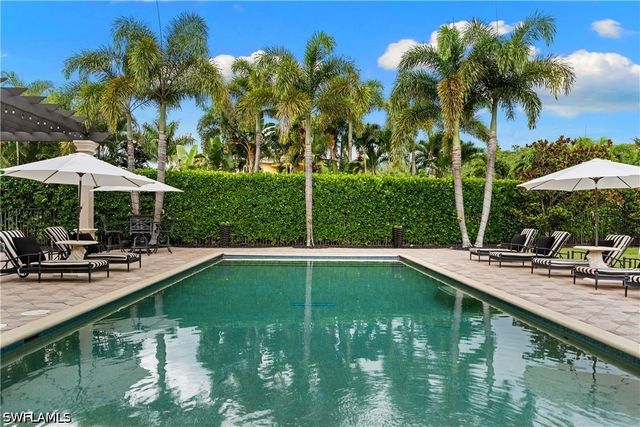 3999 Bering CT, Naples, FL 34119