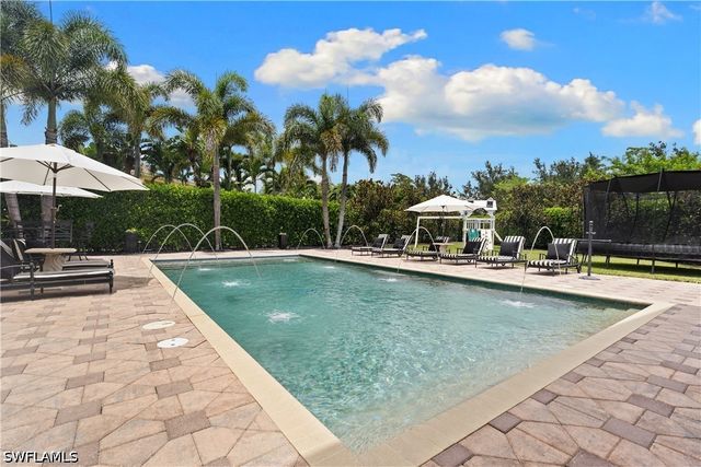 3999 Bering CT, Naples, FL 34119