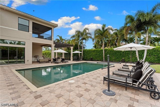 3999 Bering CT, Naples, FL 34119