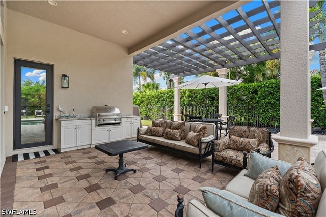 3999 Bering CT, Naples, FL 34119