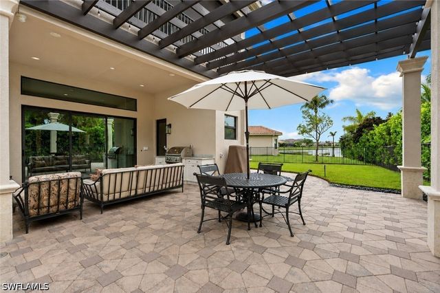 3999 Bering CT, Naples, FL 34119