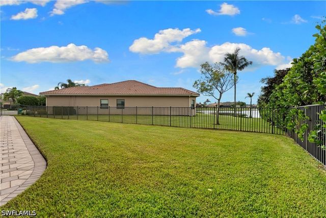 3999 Bering CT, Naples, FL 34119
