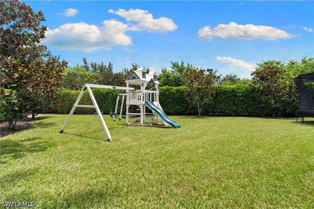 3999 Bering CT, Naples, FL 34119
