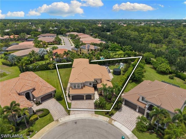 3999 Bering CT, Naples, FL 34119