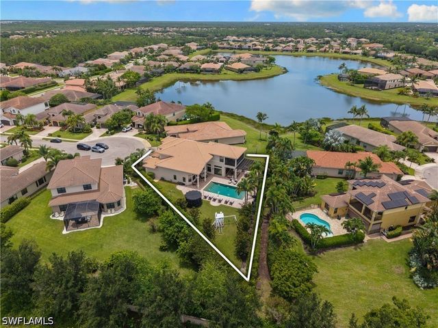 3999 Bering CT, Naples, FL 34119