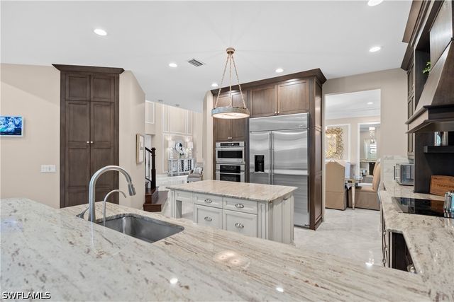3999 Bering CT, Naples, FL 34119