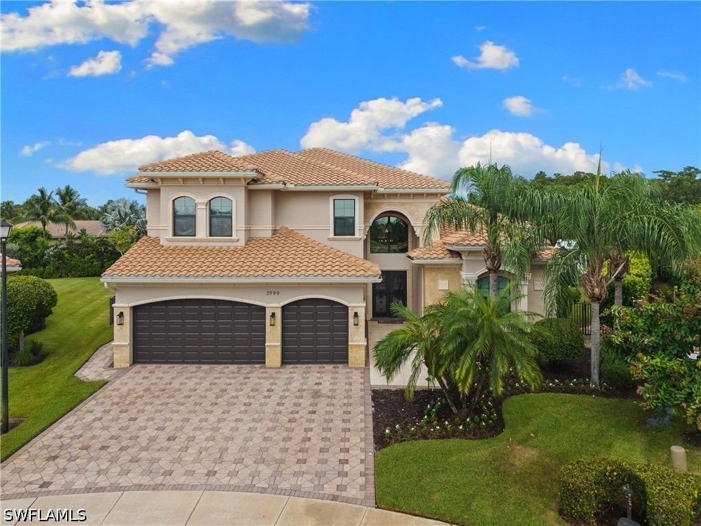 3999 Bering CT, Naples, FL 34119