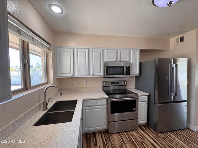 10620 W SNEAD Drive, Sun City, AZ 85351