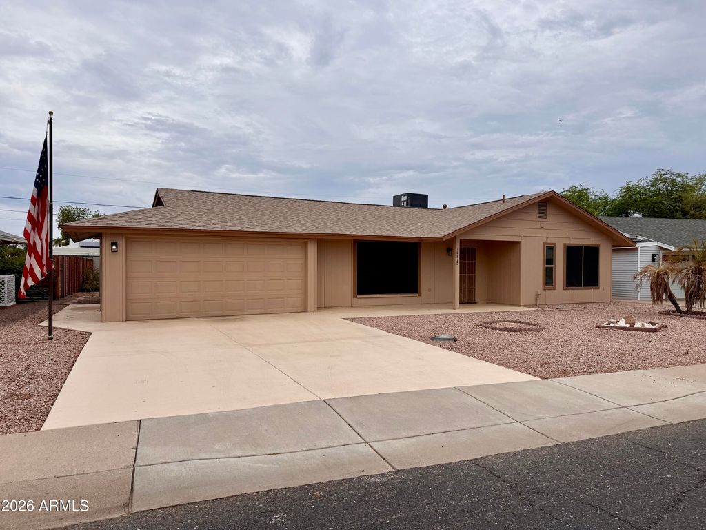 10620 W SNEAD Drive, Sun City, AZ 85351