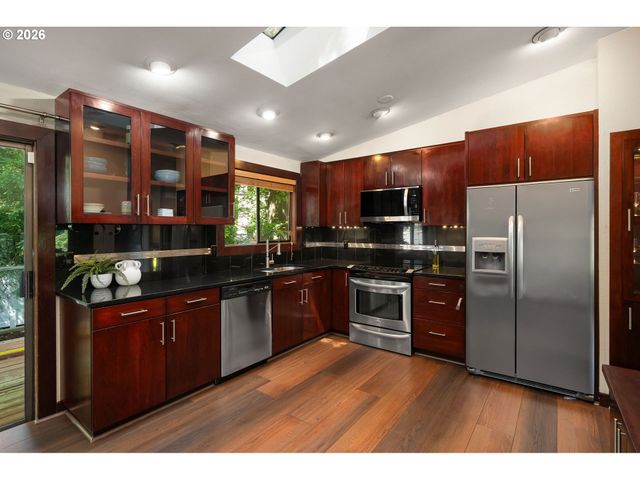 16351 PACIFIC Hwy, Lake Oswego, OR 97034