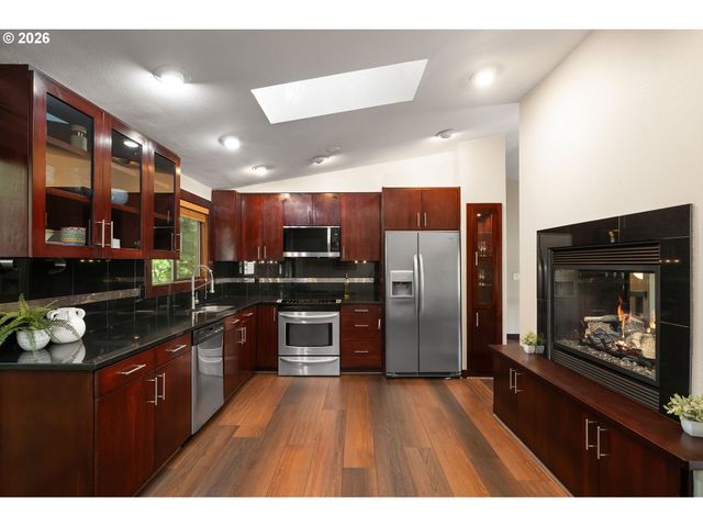 16351 PACIFIC Hwy, Lake Oswego, OR 97034