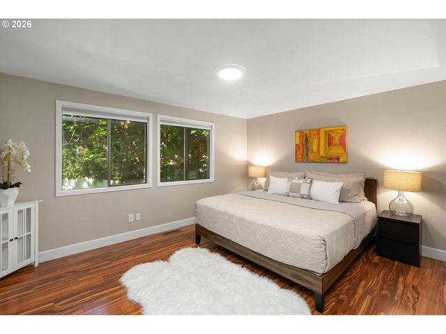 16351 PACIFIC Hwy, Lake Oswego, OR 97034