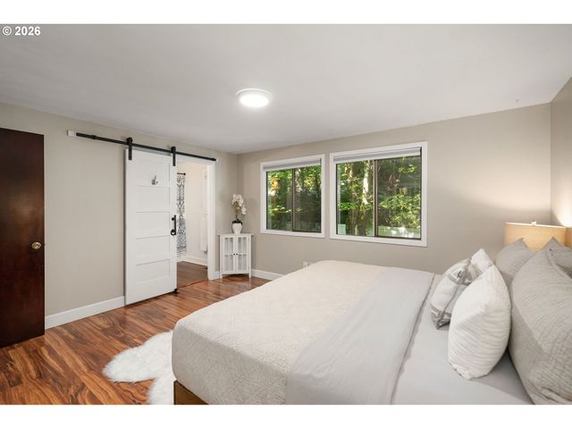 16351 PACIFIC Hwy, Lake Oswego, OR 97034
